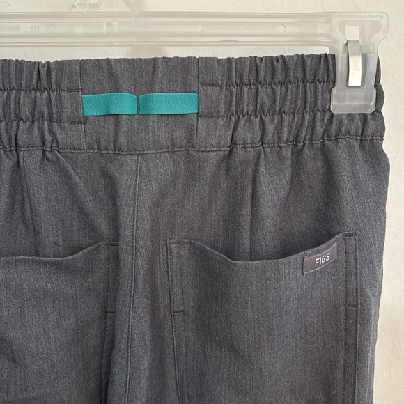 Figs Graphite Scrub Set - Picture 8 of 9